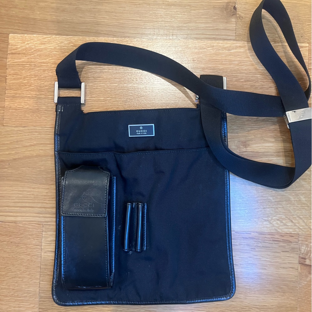 AUTHENTIC: Vintage GUCCI travel crossbody